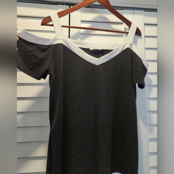 Black top with drop sleeves - Picture 2 of 4